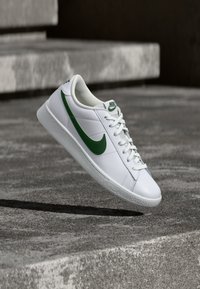 Επιλέχθηκε, white/gorge green