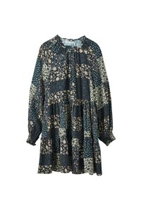 Robe patchwork florale dans des tonalités variées de bleu et de vert, avec des manches longues, un col froncé et un design de jupe à volants.