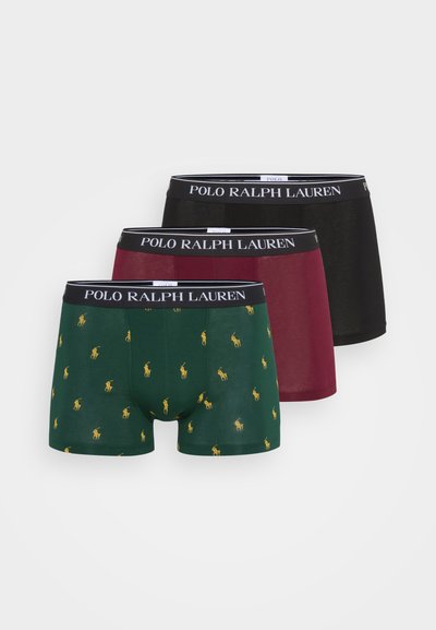 Paket treh bokseric: zelena z rumenimi polo logotipi, burgundija in črna. Imajo elastičen pas z blagovno znamko in so izdelani iz bombaža.