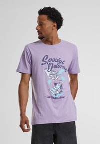 Mister Tee SPECIAL DELIVERY TEE - Marškinėliai su spaudiniu - lilac