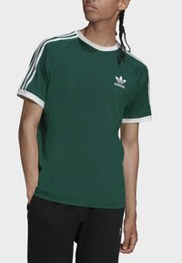 adidas Originals STRIPES TEE UNISEX - Marškinėliai su spaudiniu - green