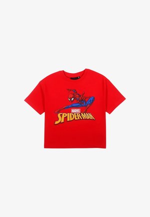 T-shirt rouge à manches courtes avec un graphisme de Spider-Man accroupi et un texte jaune « Spider-Man » en dessous, au centre devant.