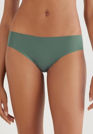 Grön bikiniunderdel med en len textur, medelhög skärning och sömnlös design. Enkel, minimalistisk stil utan mönster eller detaljer.