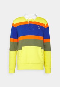 Pullover multicolore con strisce gialle, verdi, blu e arancioni; presenta un colletto bianco, tasca frontale e logo ricamato. Morbido misto cotone.
