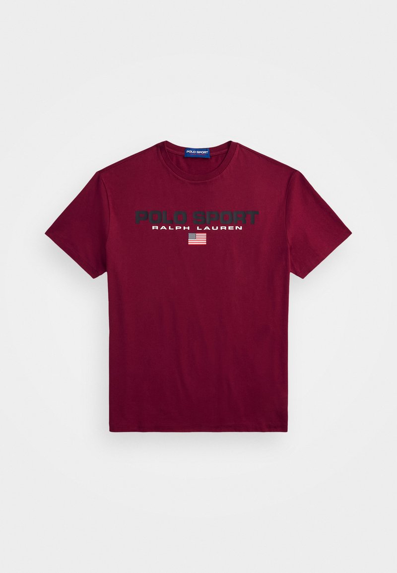 T-shirt en coton bourgogne avec col rond, arborant les inscriptions "POLO SPORT" et "RALPH LAUREN" imprimées en noir, ainsi qu'un petit graphique du drapeau américain.