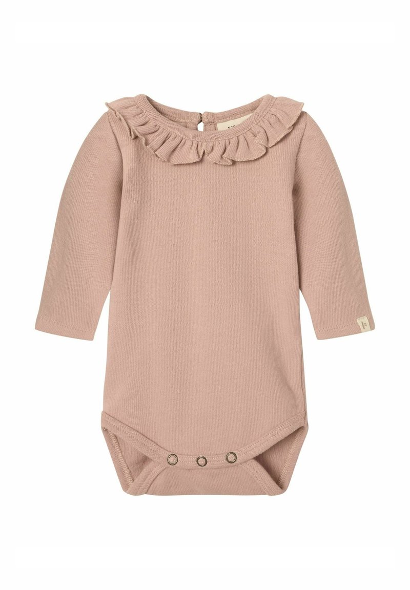 Langarm-Babystrampler in sanftem Rosa mit Rippstruktur, ausgestattet mit einem Rüschensaum und Druckknöpfen im Schritt.