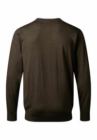 Rjav pleteni pulover z okroglo izreznico, rebrastimi manšetami in robom. Tekstura je gladka z lahkotnim videzom.