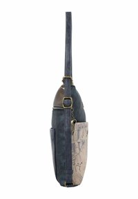 Dunkelblaues Kunstledertasche mit einer tanfarbenen Seite, die ein Linienmuster-Design aufweist. Enthält einen verstellbaren Tragegurt und Reißverschlusstaschendetails.