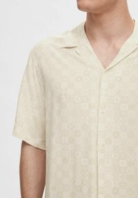 Selected Homme SLHRELAX-VERO SS AOP - Camicia - egret