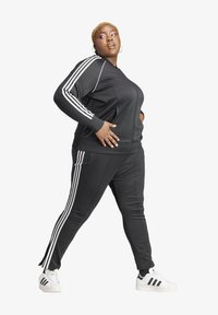 adidas Originals ADICOLOR SUPERSTAR PLUS SIZE - Træningsbukser - black
