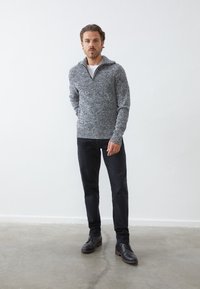 Pier One Striktrøje - mottled grey