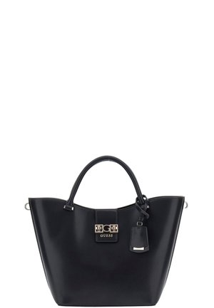 Bolso tote de imitación cuero negro con una forma estructurada, asas cortas y herrajes plateados. Cuenta con una placa de logo y un pequeño tag como acento.