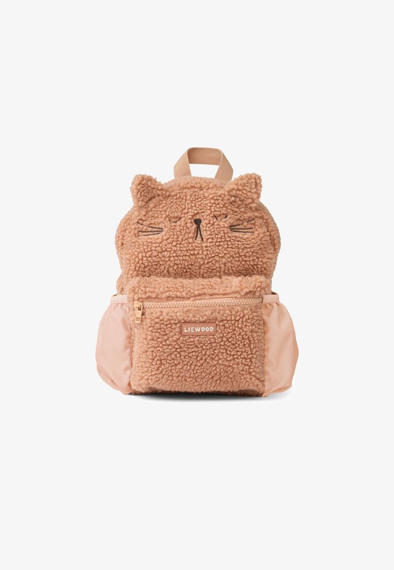 Un rucsac mic, pufos, de culoare maro, în formă de pisică cu ochii închiși, cu mustăți brodate, buzunar frontal cu fermoar și buzunare laterale.