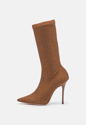 GEDEBE EXCLUSIVE LOGAN BOOTIE - Boots - rum/tonal