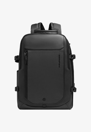 Zaino rettangolare nero con spallacci imbottiti, tasca frontale con cerniera e cinghie di compressione laterali, progettato per uso urbano o da viaggio.