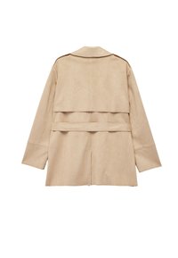 Beige ruskinds trenchcoat med lange ærmer, krave og en stormklapdetalje over den øverste ryg.