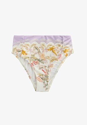 Bikinislip mit hoher Taille, lila gewelltem Bund und Blumen- und Vogeldruck in Pastellfarben auf weißem Hintergrund.