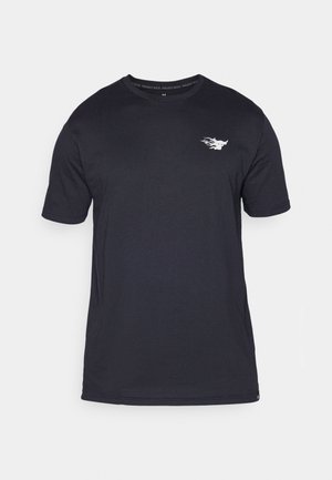 T-shirt noir à manches courtes en tissu doux. Présente un petit design graphique blanc sur la poitrine gauche. Col rond avec une finition soignée.