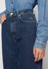 Pepe Jeans CELYN FROM US - Calças de ganga de perna direita - deep ocean blue vintage wash