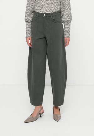 ONLPAYA CUT BARREL PANT - Avar lõikega teksad - rosin
