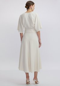 Ipekyol TWISTED CROP - Blusa - bone