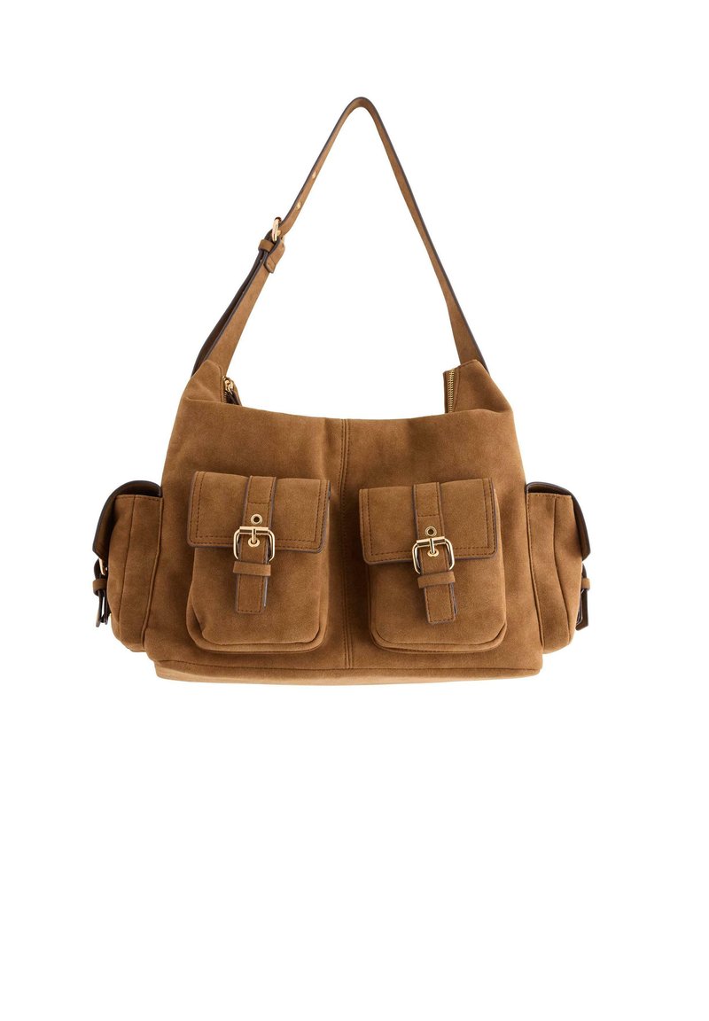 Bruin suède handtas met twee voorkanten, verstelbare schouderband en goudkleurige hardware accenten. Gladde textuur zonder zichtbare patronen.