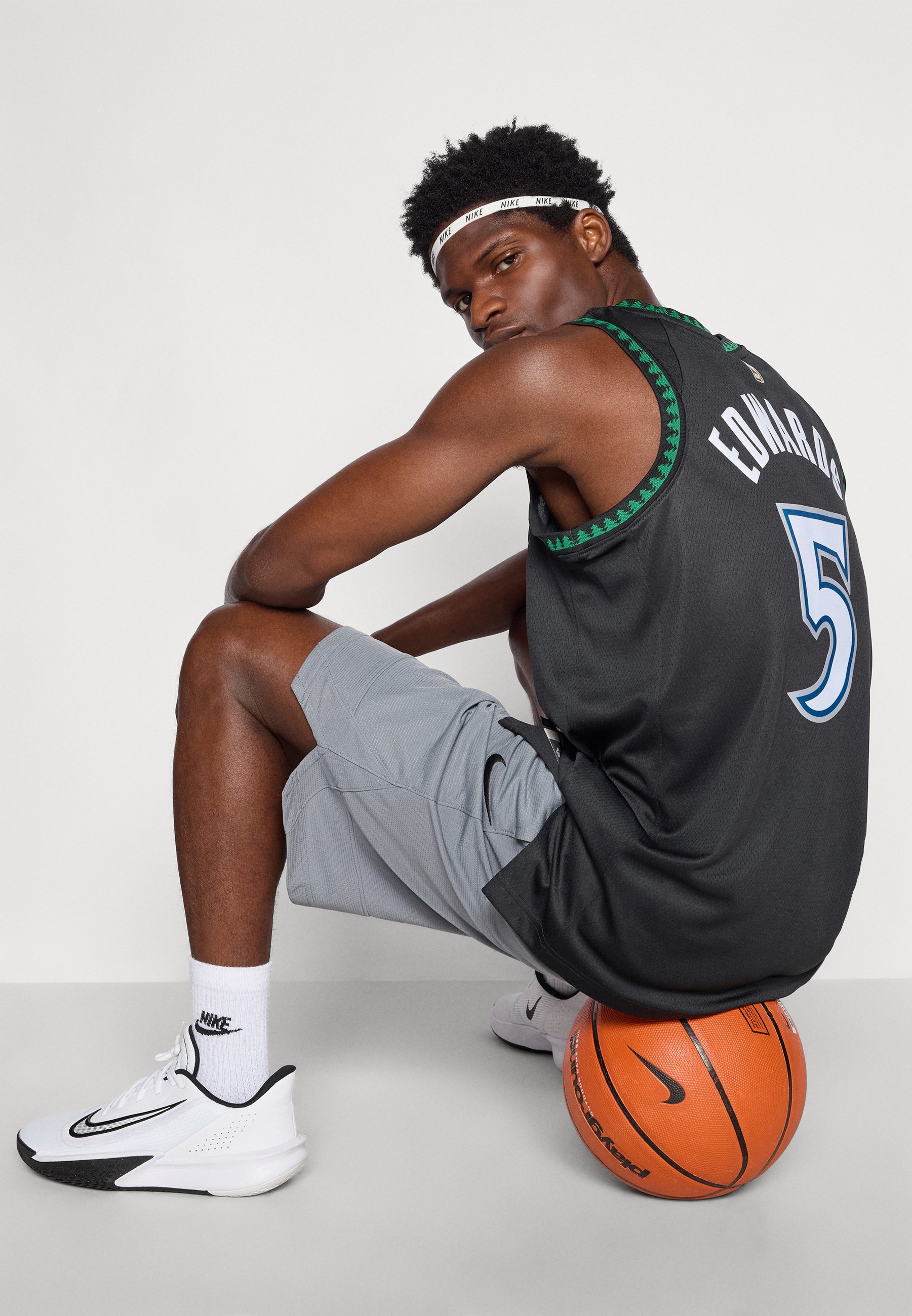 nike basketball suit