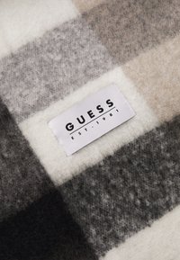 Guess - Szal