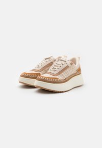 Steve Madden DOUBLETAKE nude