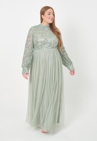 Mintgrünes Maxikleid mit einem Pailletten-Oberteil, langen, transparenten Ärmeln und einem schwingenden Tüllrock. Verfügt über einen hohen Ausschnitt und einen elastischen Taillenbund.
