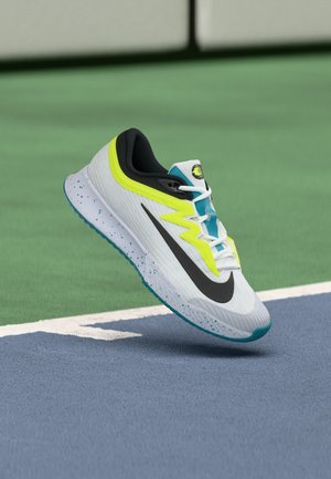 Nike Performance, VAPOR PRO 3 - Тенис обувки за всякакви повърхности - white/black/volt energy