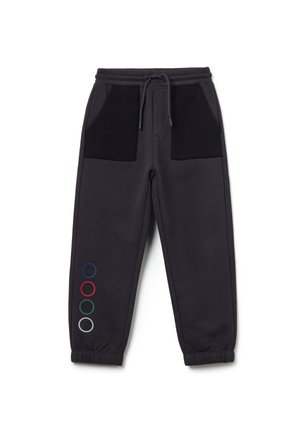 Donkergrijze sweatpants met zwarte zakken, een elastische tailleband en gekleurde cirkels in rood, groen, blauw en wit aan één kant.