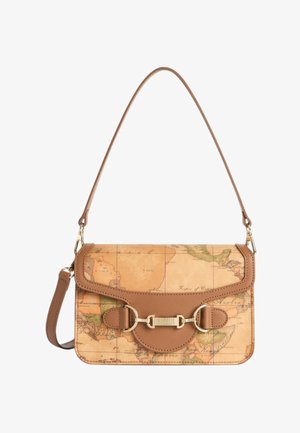 Borsa a tracolla in pelle marrone con stampa mappa del mondo, chiusura con ferramenta dorata e tracolla removibile.