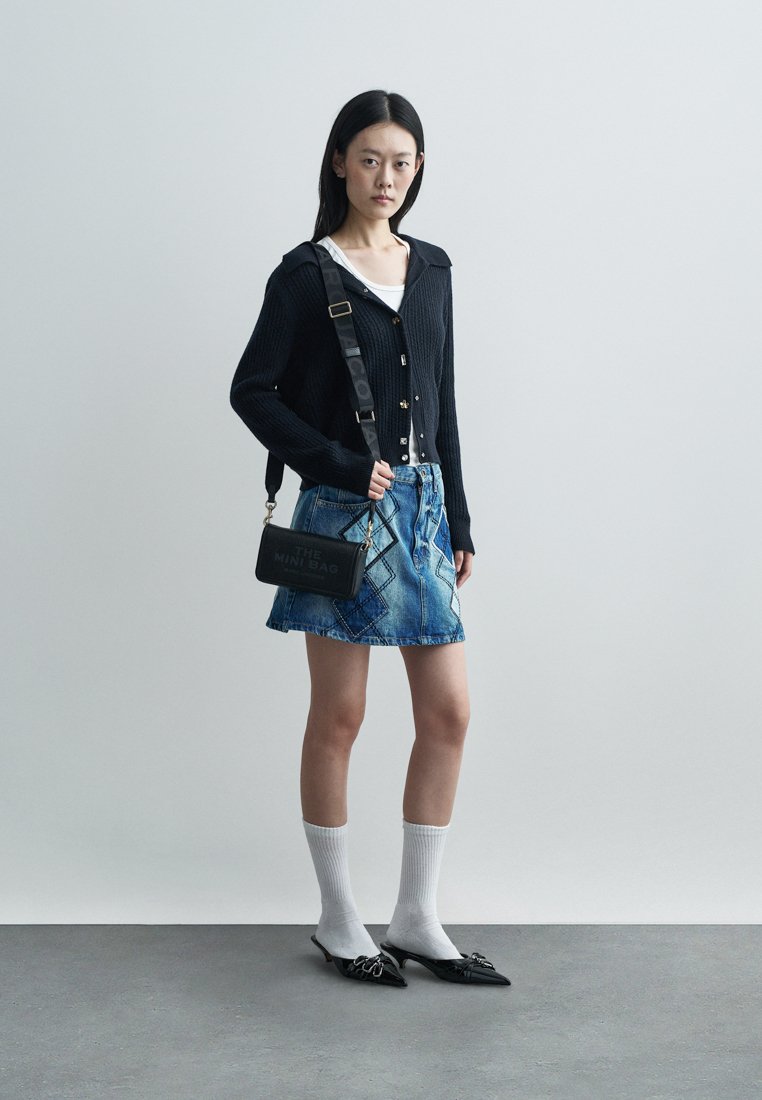 MＫT　レディース　BLK M MICHAEL Michael Kors DAKOTA - Geantă crossbody - black/negru