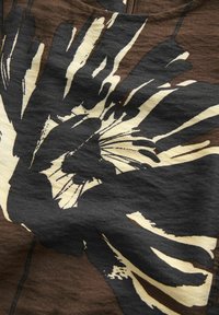 Non selezionato, brown floral