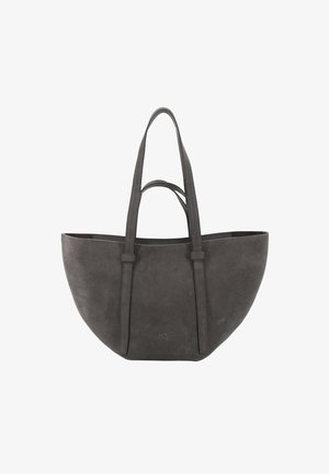 Sac fourre-tout en daim gris avec une forme arrondie, doté de longues poignées et d'un matériel minimal. Texture lisse avec un léger éclat.