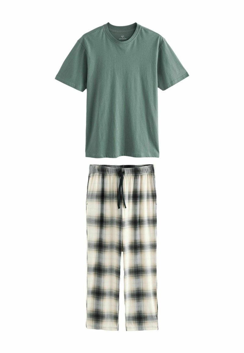T-shirt en coton vert avec un col rond, associé à un pantalon en flanelle à carreaux blancs et noirs. Le pantalon présente une taille élastique et un cordon de serrage.