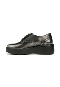 Scarpe oxford in pelle nera con finitura lucida, design con lacci, cuciture decorative e una robusta suola platform nera.