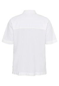 Witte shirt met korte mouwen van lichtgewicht stof. Heeft een klassieke kraag, een yoke-naad aan de achterkant en een recht afgesneden zoom.