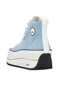 Baskets montantes bleu clair avec lacets blancs, bout rond, semelle en caoutchouc noir et détail de logo sur le côté et à l'arrière. Matériau en toile texturé.