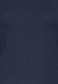 Tissu en tricot côtelé bleu marine avec une texture lisse. Le tissu est tissé serré, présentant de subtiles lignes verticales tout au long.