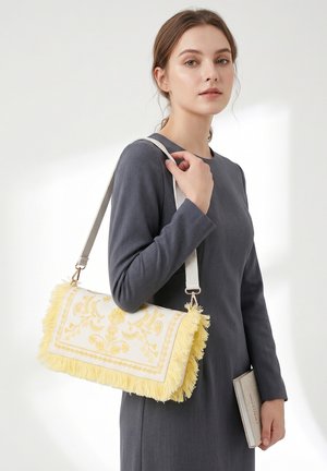 Kassandra, KASSANDRA SHOULDER BAG - Sac à main - yellow