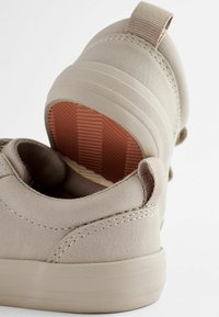 Next TWO FASTENING FIT - Čevlji na paske - stone cream