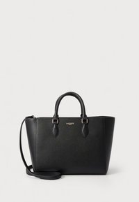 Schwarze Tragetasche mit strukturiertem Design, aus strukturiertem Leder, mit zwei oberen Griffen und einem abnehmbaren Schulterriemen. LACOSTE-Logo angebracht.