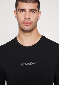 Calvin Klein Underwear CREW NECK STRUCTURE LOUNGE - Nattøj trøjer - black