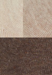 Drie stofstalen: lichtbeige, middelbeige en donkerbruin. Textuur gebreid patroon met subtiele variaties in tint en dichtheid.