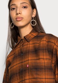 Levi's® SILVIE BIG - Bluza z gumbi - patty glazed ginger