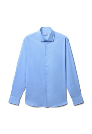 Camicia a maniche lunghe azzurro chiaro realizzata in tessuto morbido, con colletto a bottoni, bottoni frontali e polsi a un bottone.