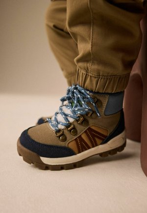 Next, STANDARD FIT (F) FIT - WARM LINED TOUCH FASTENING BOOTS FIT (F) - Baby shoes - navy