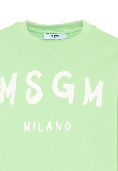 Jasnozielona bluza crewneck z białym napisem "MSGM Milano" nadrukowanym z przodu oraz metką MSGM Kids wewnątrz kołnierza.